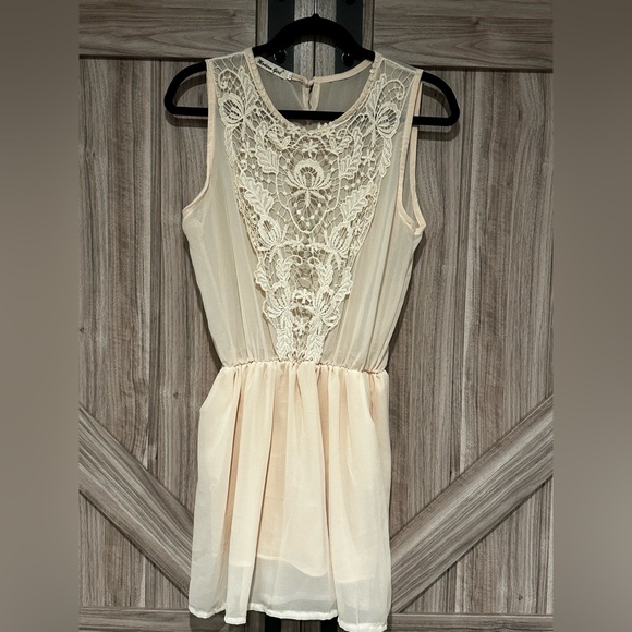 Sleeveless Lace Chiffon Dress - Picture 2 of 5
